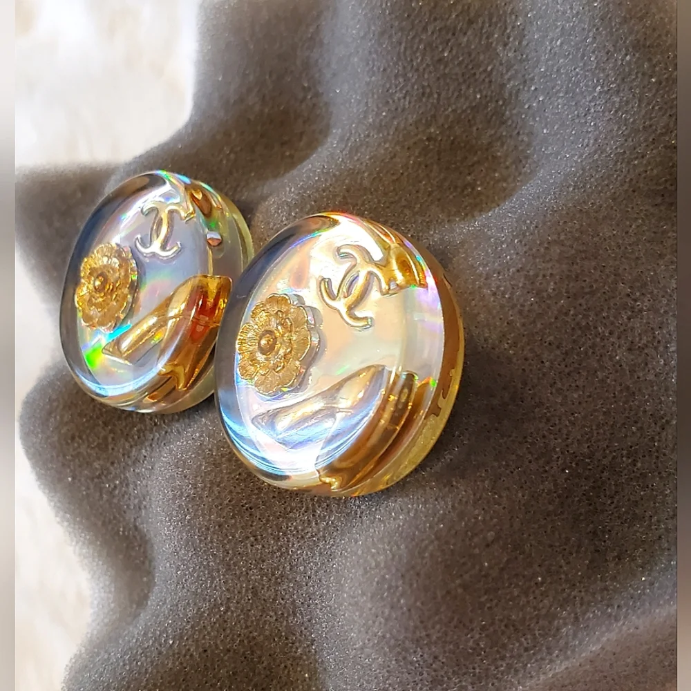 Chanel 1997 CC Gold Plated Resin Camellia Button Clip On Earrings - Picture 3 of 10